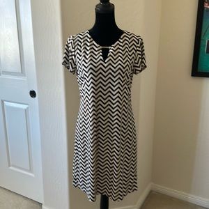 Great Little Chevron Dress Tacera Brand Size Medium It Tan & Black